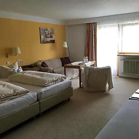 Bavaria Hotel *